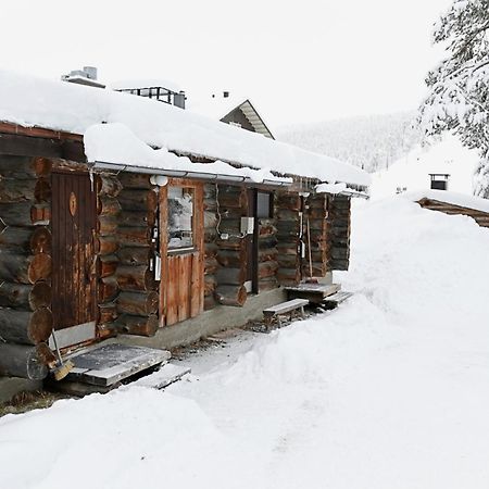 Classic Log Cabin Ski-In Ski-Out Levi Bagian luar foto